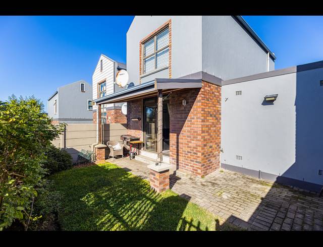 2 BEDROOM TOWNHOUSE FOR SALE IN BRACKENFELL SOUTH